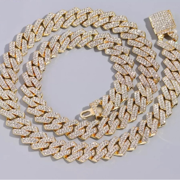 MOWOM Cuban Link Chain Necklace - Stainless Steel, Water Resistant, 2.4mm X 34"